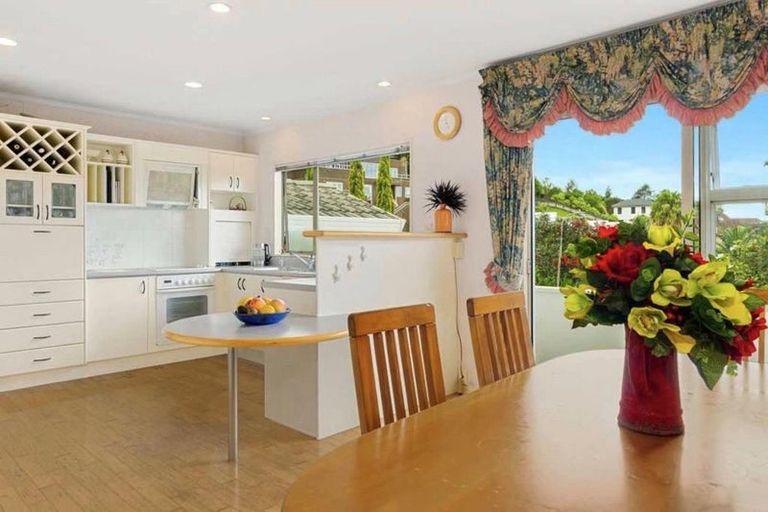 Photo of property in 76 Crestview Place, Browns Bay, Auckland, 0630