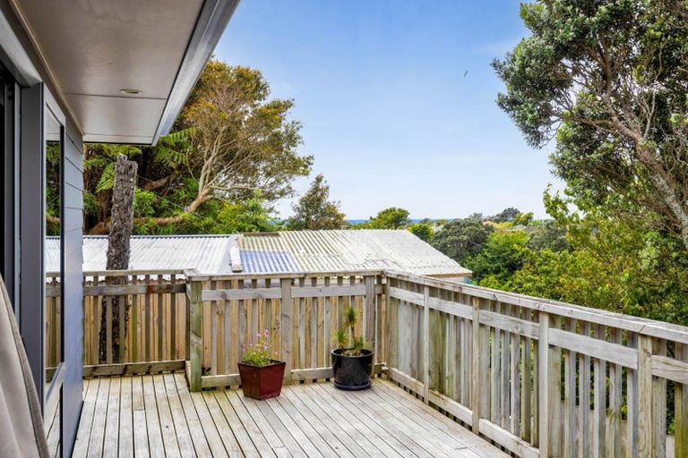 Photo of property in 102 Seaview Road, Westown, New Plymouth, 4310