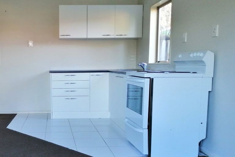 Photo of property in 13 Penruddocke Road, Half Moon Bay, Auckland, 2012