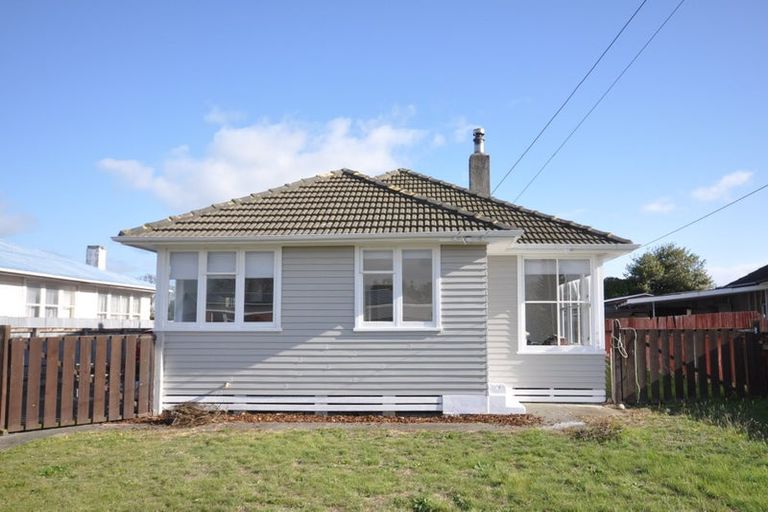 Photo of property in 16 Grant Crescent, Masterton, 5810