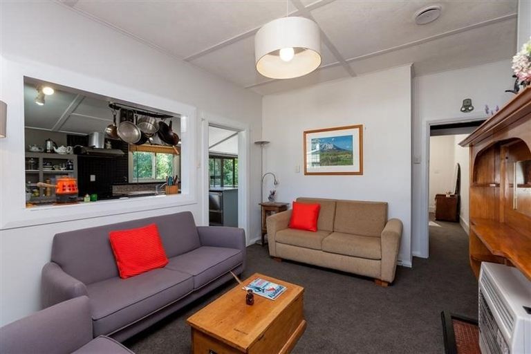 Photo of property in 21 Gilbert Street, New Plymouth, 4310