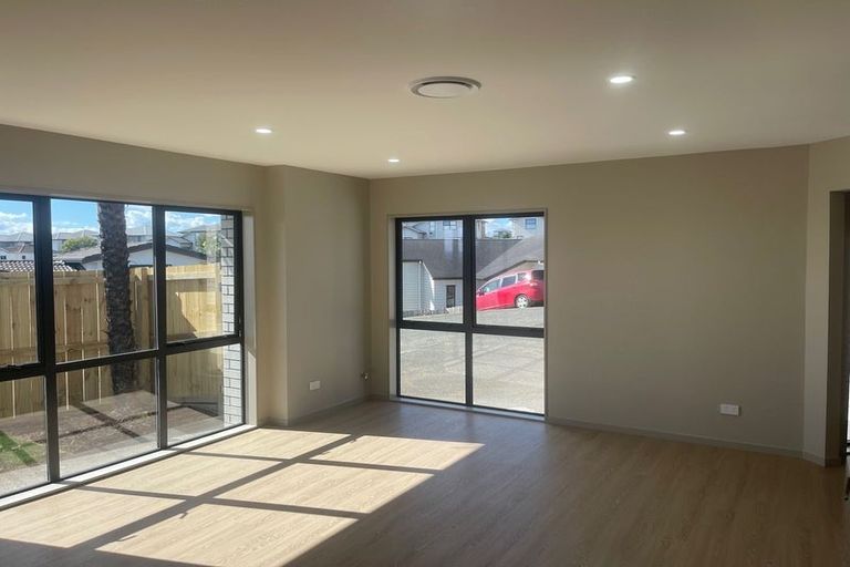 Photo of property in 28 Arrowsmith Drive, Clover Park, Auckland, 2019