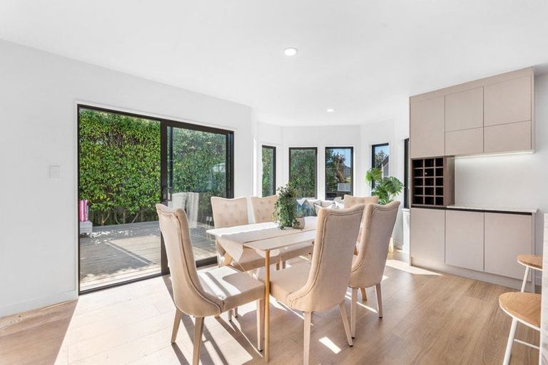 Photo of property in 2/19 Rodney Road, Northcote Point, Auckland, 0627