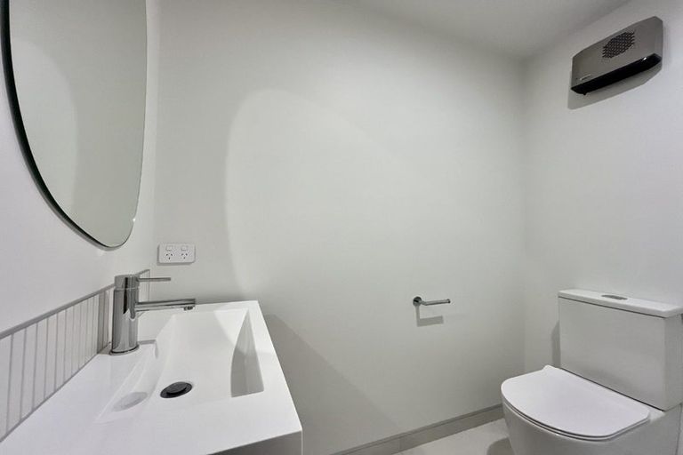 Photo of property in 3/107 Smith Street, Woolston, 8062