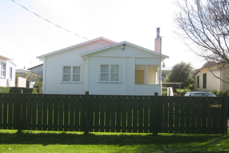 Photo of property in 12 Downe Street, New Plymouth, 4310
