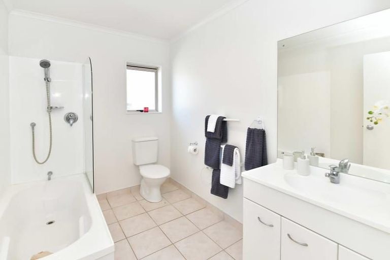 Photo of property in 35 Chesterfield Way, Orewa, 0931