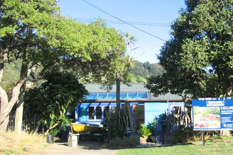 Photo of property in 23 Hinau Street, Eastbourne, Lower Hutt, 5013