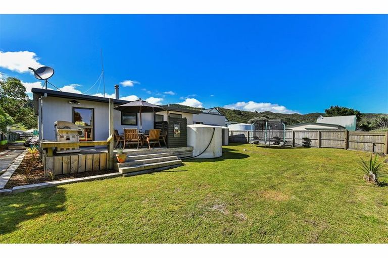 Photo of property in 9 Cordyline Road, Port Waikato, Tuakau, 2695