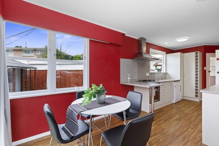 Photo of property in 2 Whirinaki Crescent, Heretaunga, Upper Hutt, 5018