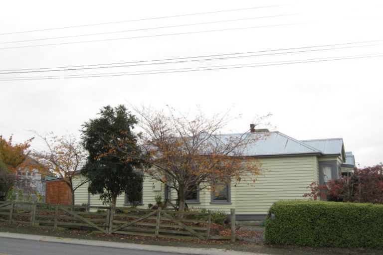 Photo of property in 240 Clyde Street, Balclutha, 9230