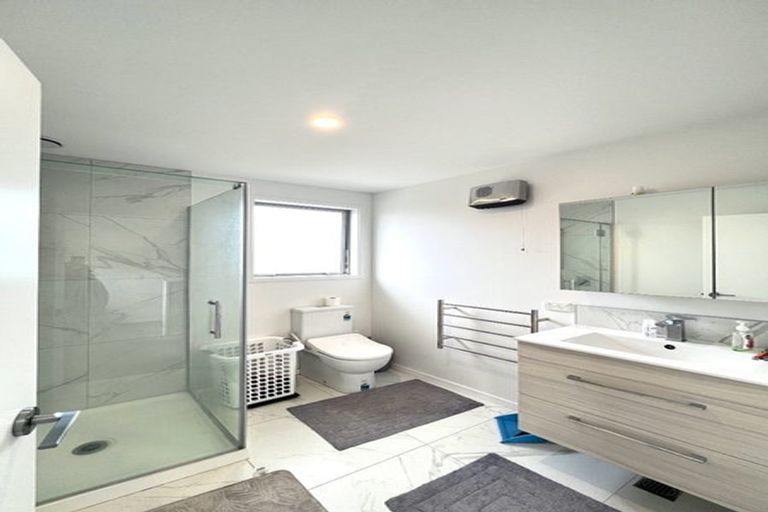 Photo of property in 3/24 Kelwyn Road, Kelston, Auckland, 0602