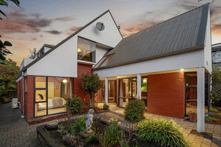 Photo of property in 20 Snowdon Road, Fendalton, Christchurch, 8052