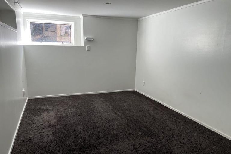 Photo of property in 124 Tiroroa Avenue, Te Atatu South, Auckland, 0610