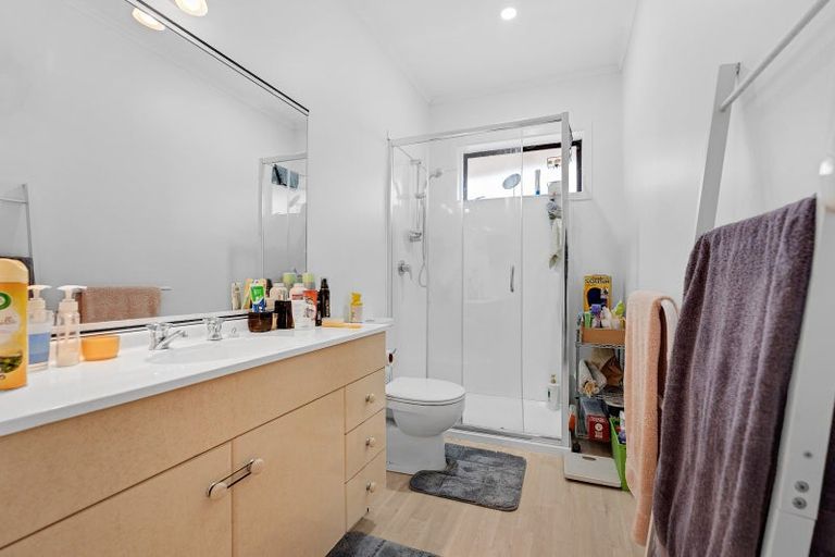 Photo of property in 1/13 Greers Road, Weymouth, Auckland, 2103