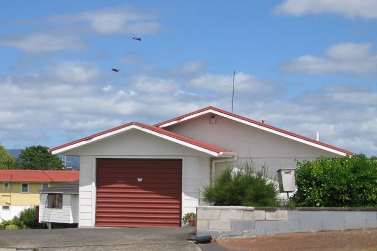 Property details for 4/289 Blockhouse Road, Avondale, Auckland, 0600