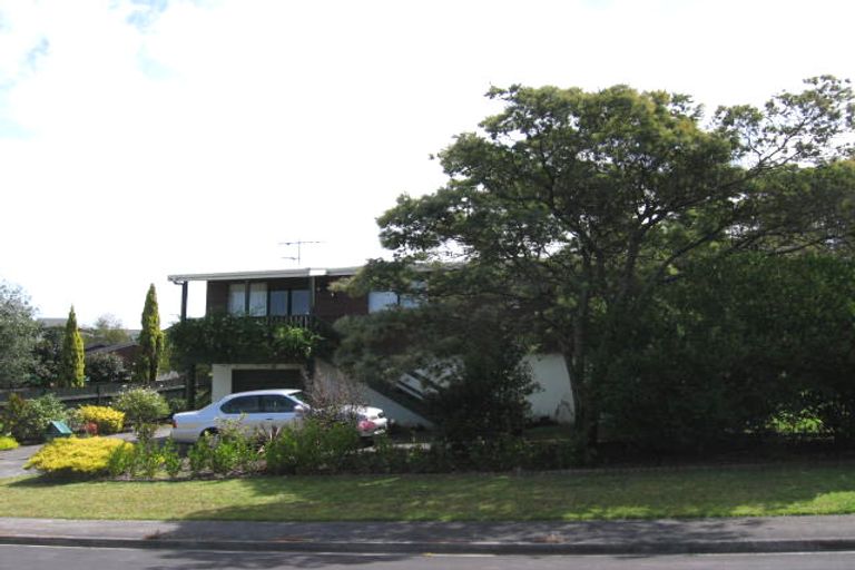 Photo of property in 6 Ronald Macken Place, Windsor Park, Auckland, 0632