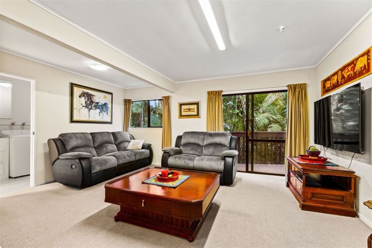Photo of property in 560 Scenic Drive, Waiatarua, Auckland, 0612