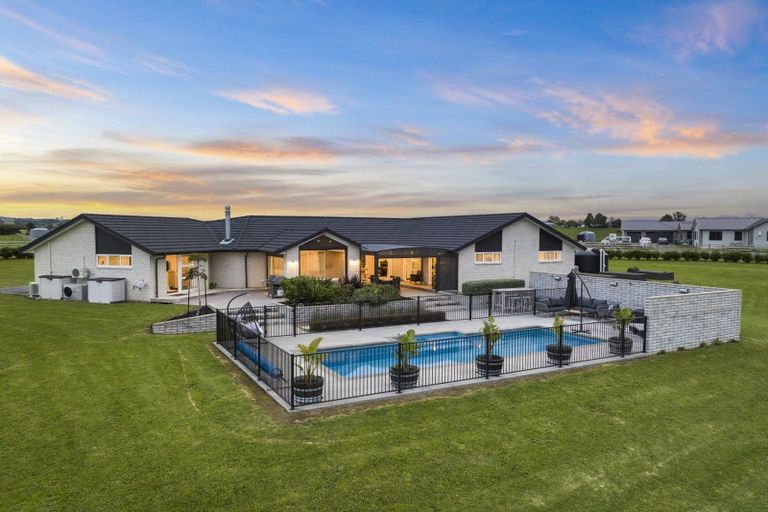 Photo of property in 75 Waimanu Awa Road, Runciman, Drury, 2579