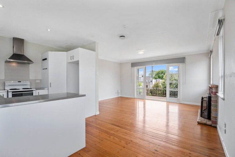Photo of property in 71 Sylvan Crescent, Te Atatu South, Auckland, 0610
