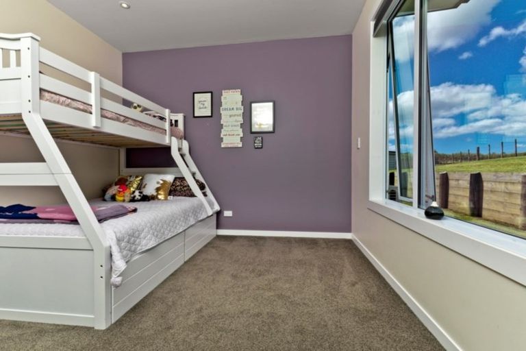 Photo of property in 8 Oak Valley Road, Dairy Flat, Albany, 0792