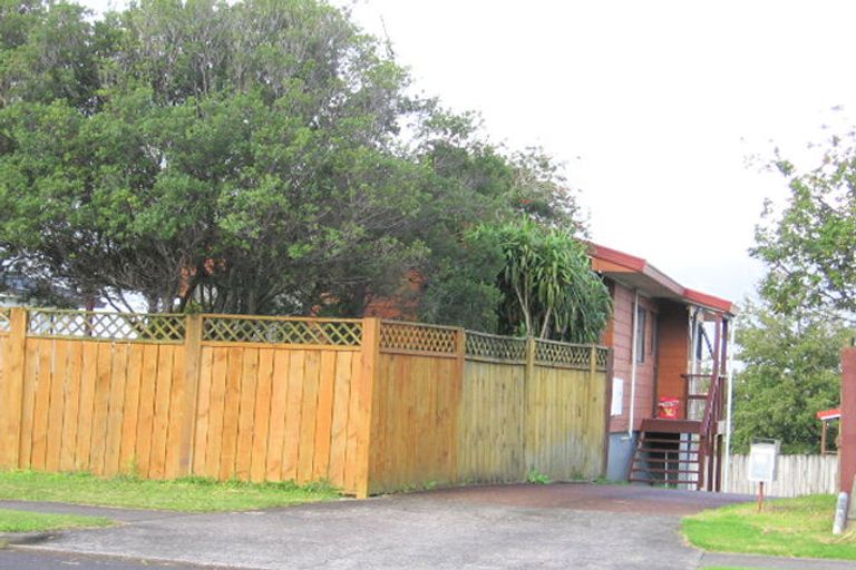 Photo of property in 2/31 Gosford Drive, Botany Downs, Auckland, 2010