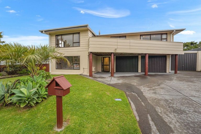 Photo of property in 13 Winstone Place, Highlands Park, New Plymouth, 4312