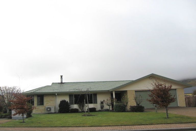 Photo of property in 29 Copper Beech Avenue, Frankton, Queenstown, 9300