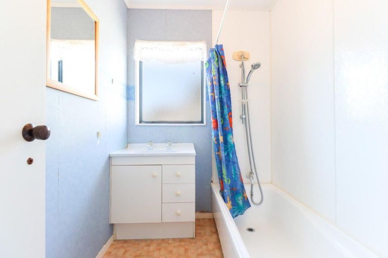 Photo of property in 75 Hillcrest Drive, Kelvin Grove, Palmerston North, 4414