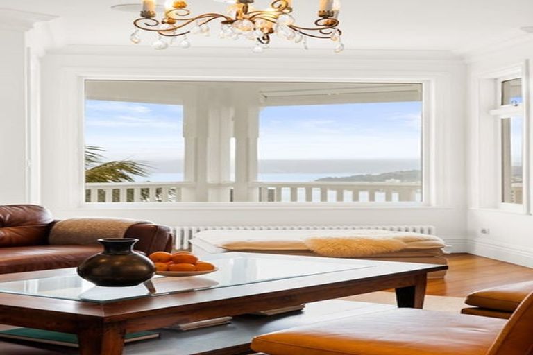 Photo of property in 8 Central Terrace, Kelburn, Wellington, 6012