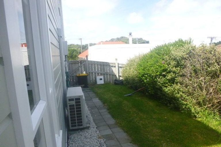 Photo of property in 4c The Quadrant, Miramar, Wellington, 6022