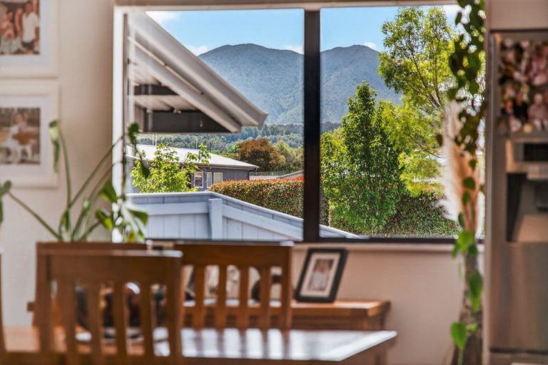 Photo of property in 60 Grace Crescent, Richmond Heights, Taupo, 3330