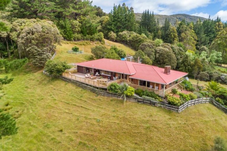 Photo of property in 243 Katherine Mansfield Drive, Whitemans Valley, Upper Hutt, 5371