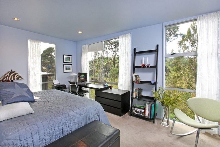 Photo of property in 25 Landing Road, Titirangi, Auckland, 0604