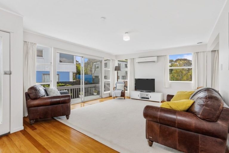 Photo of property in 1/14 Windy Ridge Road, Glenfield, Auckland, 0629