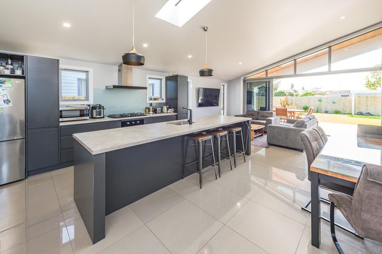 Photo of property in 3 Kamahi Street, Castlecliff, Whanganui, 4501