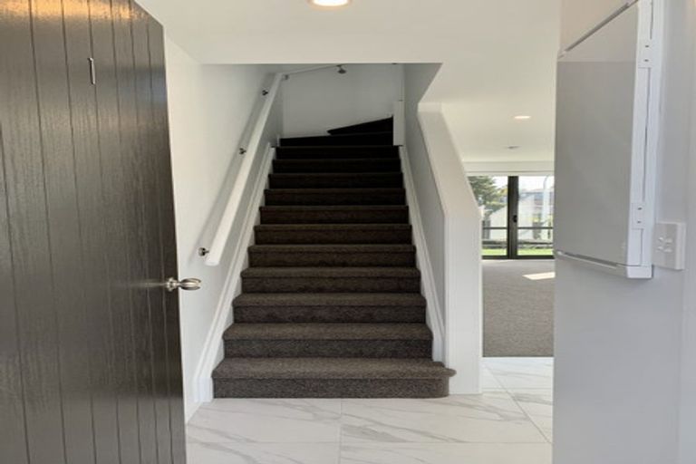 Photo of property in 1/3 Fairdale Place, Birkdale, Auckland, 0626