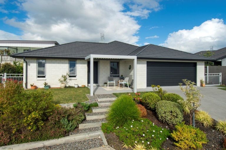 Photo of property in 76 Bert Wall Drive, Omokoroa, 3114