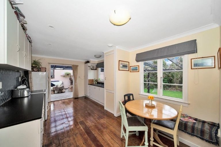 Photo of property in 1152 South Road, Oakura, 4314