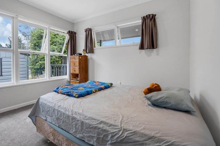 Photo of property in 21 Estuary Road, Weymouth, Auckland, 2103
