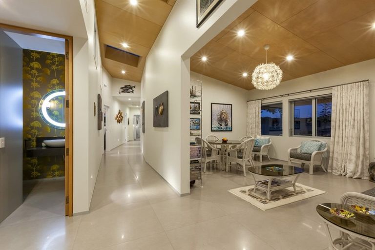 Photo of property in 6 Bressay Way, Waikanae, 5036