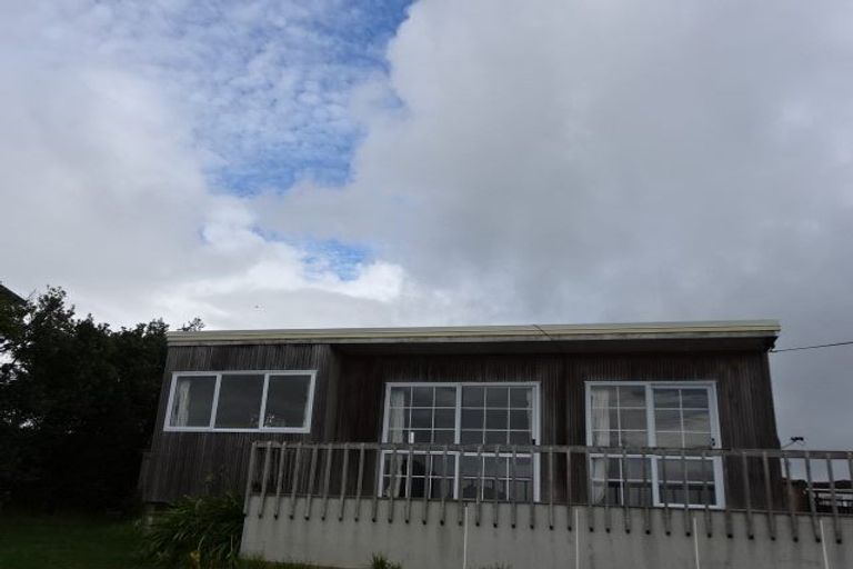 Photo of property in 83 Tiri Road, Tindalls Beach, Whangaparaoa, 0930