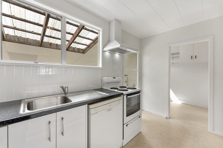 Photo of property in 30 Shanly Street, Brown Owl, Upper Hutt, 5018