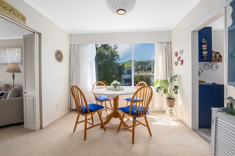 Photo of property in 1 Zande Terrace, Tawa, Wellington, 5028