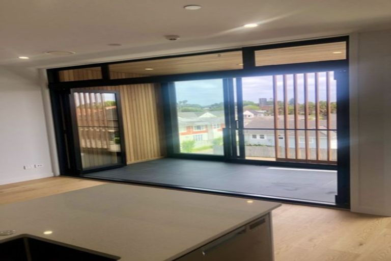 Photo of property in Frank Sargeson Apts, 202/74 Anzac Street, Takapuna, Auckland, 0622