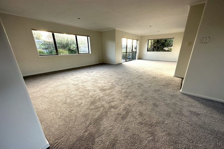 Photo of property in 19 Ballymore Drive, Pinehill, Auckland, 0632