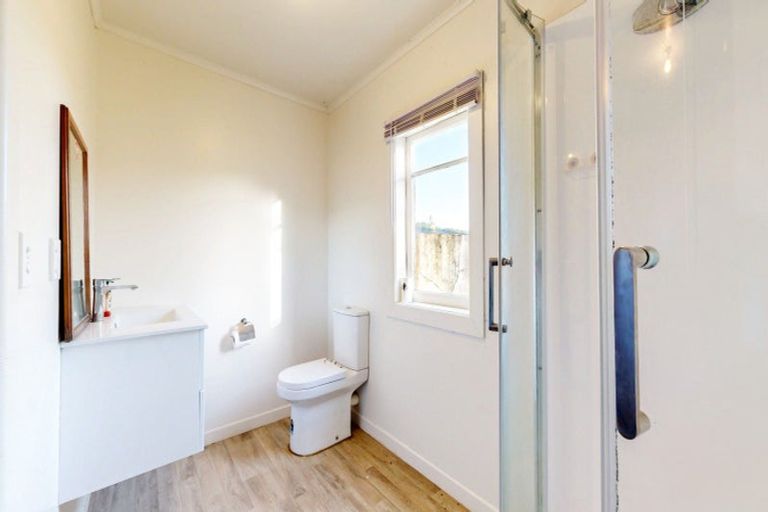 Photo of property in 8 Old Barn Road, Waitakaruru, 3576