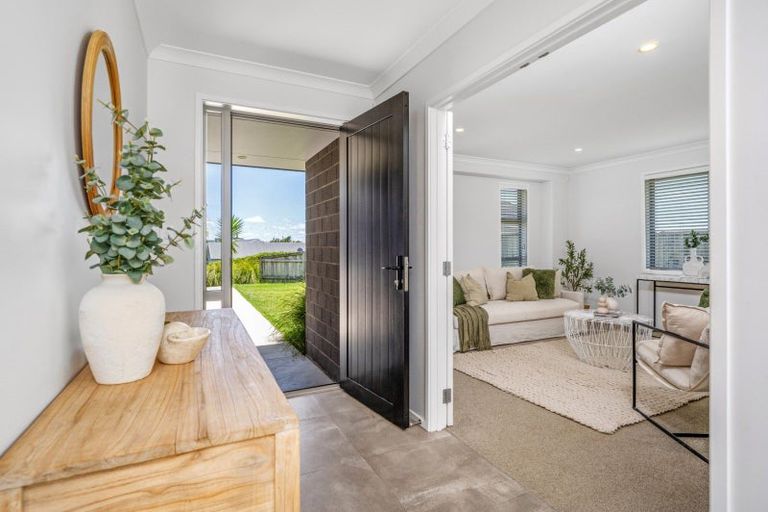 Photo of property in 7 Madeleine Place, Omokoroa, 3114