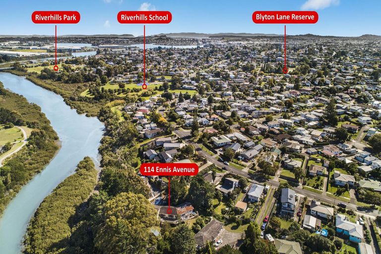 Photo of property in 114 Ennis Avenue, Pakuranga Heights, Auckland, 2010