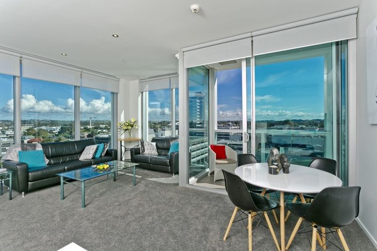 Photo of property in Sentinel Apartments, 706/3 Northcroft Street, Takapuna, Auckland, 0622