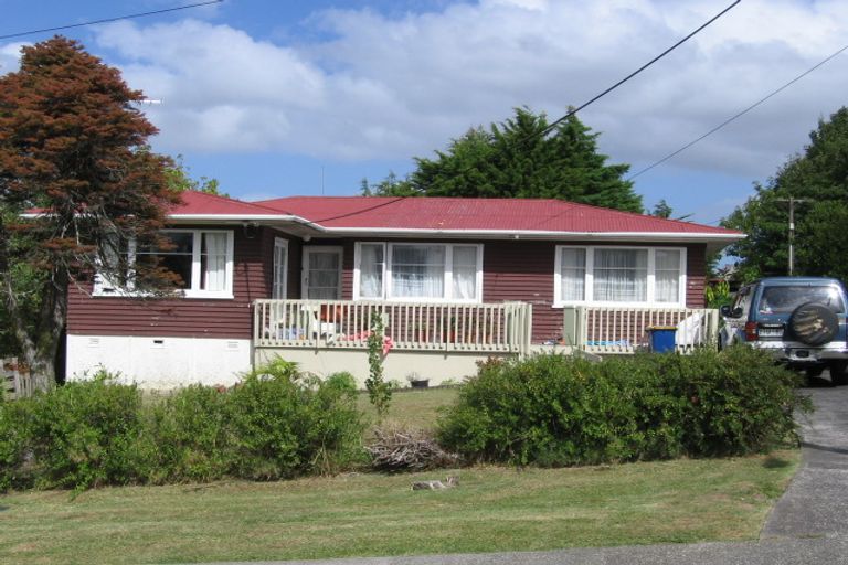 Photo of property in 11 Fairclough Road, Beach Haven, Auckland, 0626